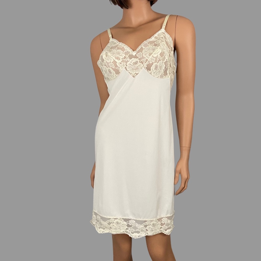 🚫SOLD🚫Vintage 60’s Vanity Fair Slip Full 34 Bust Cream Nylon Rose Lace Lacey - Picture 2 of 13